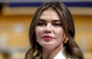 Розслідування: Путін і Кабаєва найняли іноземних гувернанток для своїх дітей Радіо-Свобода-weekly:-Путін-лякає-росіян-Заходом,-а-сам-наймає-жінок-з-ЄС-(документи)