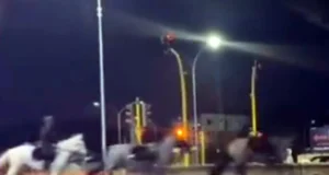 У Римі феєрверки викликали тисняву серед коней під час репетиції параду У-Римі-феєрверки-поліцейських-викликали-масову-тисняву-переляканих-коней,-є-травмовані