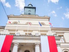 У польському Любліні з ратуші зняли прапор України. Усе через через найменування підрозділу ССО іменем... У-польському-Любліні-з-ратуші-зняли-прапор-України-Усе-через-через-найменування-підрозділу-ССО-іменем.