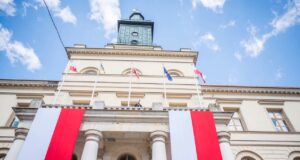 У польському Любліні з ратуші зняли прапор України. Усе через через найменування підрозділу ССО іменем... У-польському-Любліні-з-ратуші-зняли-прапор-України-Усе-через-через-найменування-підрозділу-ССО-іменем.