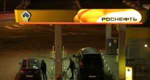 Обмеження на продаж пального в Москві через дефіцит після атак на НПЗ Дефіцит пального дістався Москви, на заправках вводять жорсткі ліміти