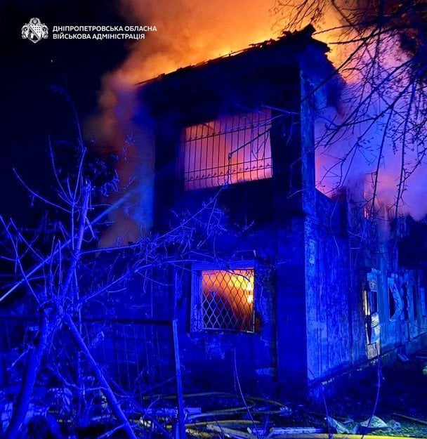 Росіяни атакували Дніпро: спалахнула пожежа Росіяни-атакували-Дніпро:-спалахнула-пожежа