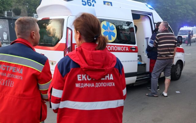 Масований ракетний удар по Києву: жертви та постраждалі Комбінований удар по Києву: відомо про першу жертву, близько 30 осіб поранені