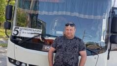 Водії автобусів у Херсоні піддаються атакам дронів: щоденний ризик і відвага “Росіяни-почали-полювати-на-пасажирські-автобуси”.-Як-водії-в-Херсоні-щодня-ризикують-життям
