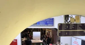 Кияни шукали укриття в переповненому метро під час атаки 2 червня Під-час-атаки-росії-на-Україну-2-червня-киянам-бракувало-місця-у-метро-для-прихистку.