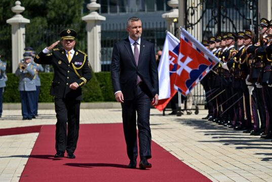 Словаччина вважає, що Україні зарано говорити про вступ до ЄС Без миру з РФ до ЄС зась? Президент Словаччини назвав умову для України
