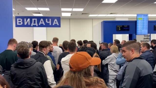 ЄС розглядає продовження тимчасового захисту для українців до березня 2028 року Українських-чоловіків-у-ЄС-не-прийматимуть,-але-й-не-видворятимуть:-що-й-для-кого-зміниться