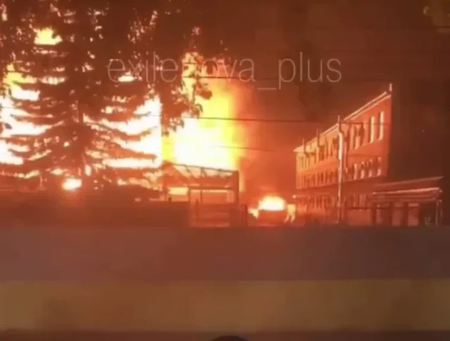 Атака дронів на завод у Тамбовській області: спалахнула пожежа У-тамбовській-області-рф-після-атаки-дронів-спалахнув-завод,-пов’язаний-із-виробництвом-ракетних-систем