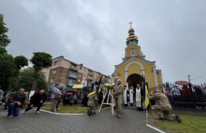 Нововолинськ прощався з Героєм Олександром Бєловим Нововолинська-громада-провела-в-останню-путь-Героя-Олександра-Бєлова