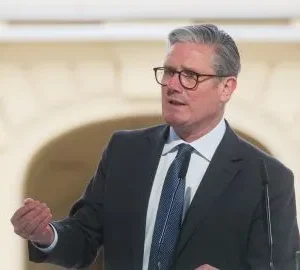 Зеленський обговорив зі Стармером посилення санкцій проти РФ