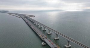 Кримський міст знову перекрили для руху транспорту: що відомо Кримський-міст-знову-перекрили-для-руху-транспорту:-що-відомо