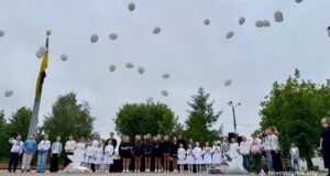 Вшанування пам’яті дітей, загиблих від агресії: акція «Голоси дітей» у Нововолинську «Голоси-дітей»:-у-Нововолинську-вшанували-пам’ять-загиблих-дітей-під-час-російсько-української-війни