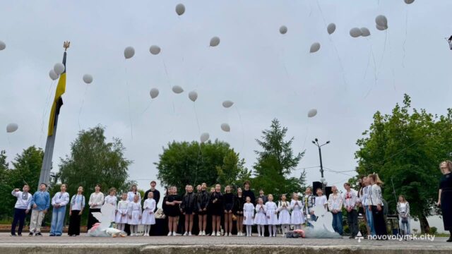 Вшанування пам’яті дітей, загиблих від агресії: акція «Голоси дітей» у Нововолинську «Голоси-дітей»:-у-Нововолинську-вшанували-пам’ять-загиблих-дітей-під-час-російсько-української-війни