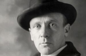 У Києві демонтували пам’ятник Михайлу Булгакову: нові рішення щодо культурної спадщини У-Києві-демонтували-пам’ятник-Михайлові-Булгакову,-якого-в-Україні-визнали-російським-імперцем-та-українофобом