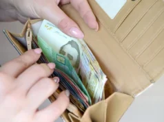В Україні зафіксували розрив у зарплатах чоловіків і жінок В Україні зафіксували розрив у зарплатах чоловіків і жінок