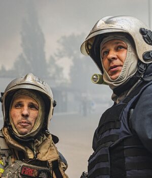 У Дніпрі прогриміли вибухи, у мережі знову пишуть про удар по “Новій пошті”