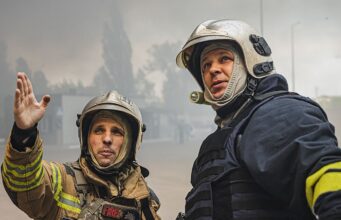 Російські удари по Дніпру: нові атаки на логістичну інфраструктуру У Дніпрі прогриміли вибухи, у мережі знову пишуть про удар по “Новій пошті”