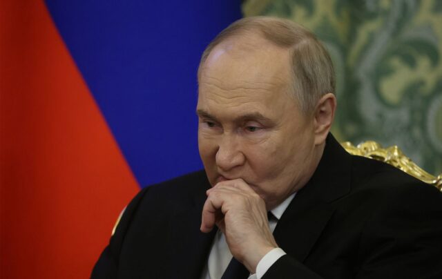 Путін спростовує чутки про падіння ракети “Орєшнік” під час форуму в Санкт-Петербурзі Путін визнав удар “Орєшніком” по окупованому Донбасу і назвав його “важливим”