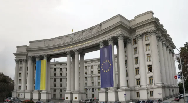 МЗС офіційно передасть відкритий лист Зеленського до Кремля дипломатичними каналами МЗС офіційно передасть відкритий лист Зеленського до Кремля дипломатичними каналами