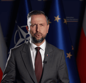 Міністр-оборони-Польщі-закликав-Україну-вшановувати-сучасних-військових,-а-не-УПА