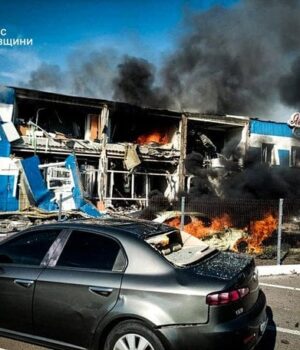 Кривав-атака-на-завод-у-Київській-області:-кількість-загиблих-зросла,-під-завалами-можуть-бути-люди.