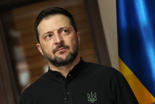 Лідери Європи планують переговори з Зеленським для завершення війни Зеленський і три лідери Європи обговорять, як посадити Путіна за стіл переговорів, – ЗМІ