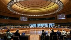 ЄС розглядає продовження тимчасового захисту для українців та обмеження віз для росіян ЄС-готує-нові-рішення-про-захист-українців,-поки-його-закликають-обмежити-візи-росіянам