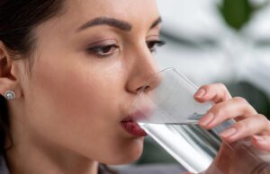 Скільки води пити щодня, щоб не було каменів у нирках: дієтологи дали чітку відповідь Скільки-води-пити-щодня,-щоб-не-було-каменів-у-нирках:-дієтологи-дали-чітку-відповідь