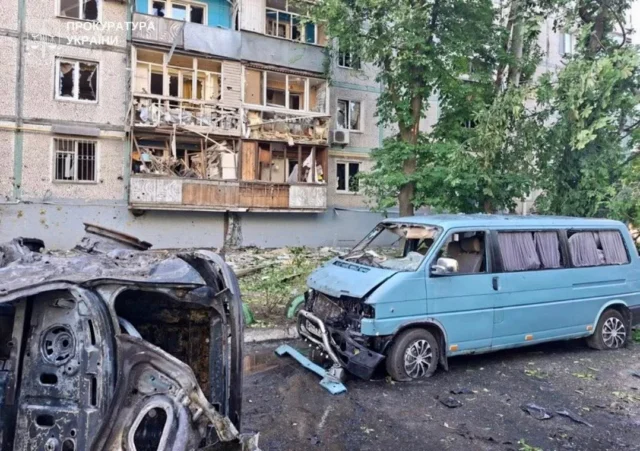 Ракетний обстріл Запоріжжя: двоє загиблих та семеро поранених Двоє-малих-дітей-серед-постраждалих-від-атаки-рф-на-Запоріжжя,-знищено-тепловоз