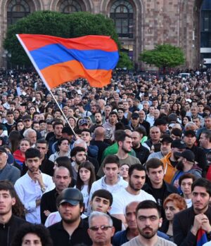 protesti_gettyimages_2152089498_999262ff00c0eea9f2cb558a394e1798_1300x820.jpg ЦВК Вірменії за день до виборів відмовилася виключати партію, яку пов’язують із РФ