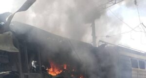 Росія вгатила по Запоріжжю: дрон влучив в електровоз “Укрзалізниці” Росія-вгатила-по-Запоріжжю:-дрон-влучив-в-електровоз-“Укрзалізниці”