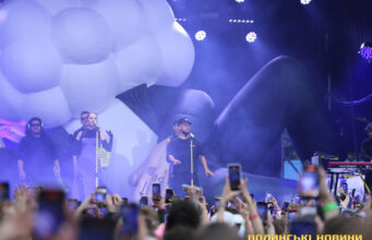 MONATIK, виставка авто і збір для воїнів: у Луцьку триває потужний LubArt Festival. Фоторепортаж monatik,-виставка-авто-і-збір-для-воїнів:-у-Луцьку-триває-потужний-lubart-festival.-Фоторепортаж