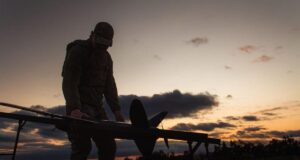Дрони ЗСУ перетворюють “надійний тил” росіян біля Бахмута на цвинтар техніки, – військова Дрони-ЗСУ-перетворюють-“надійний-тил”-росіян-біля-Бахмута-на-цвинтар-техніки,-–-військова