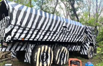 Російська військова техніка використовує нові методи маскування для уникнення атак дронів України Камуфляж-«зебри»:-як-Росія-намагається-заплутати-українські-дрони