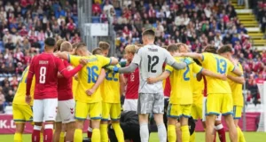Матч Данія – Україна зупинено через знепритомнення Еріксена Футбольний-матч-Данія-–-Україна-достроково-припинили-через-інцидент-з-капітаном-господарів