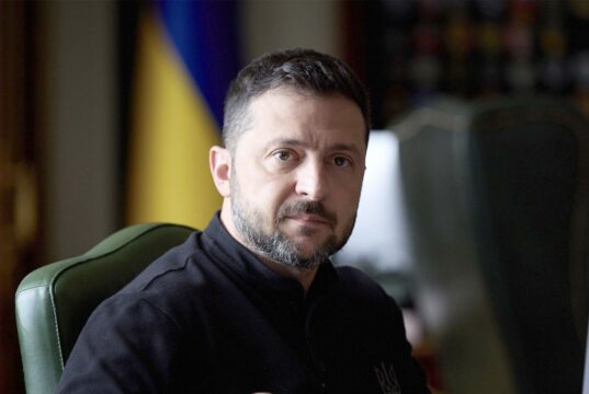 Зеленський пропонує заморозити лінію фронту для мирних переговорів з Росією Зеленський назвав “найшвидший шлях” до миру з Росією
