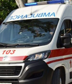 В обласному-центрі-росіяни-влучили-у зупинку-з людьми —-перші-деталі,-фото В обласному-центрі-росіяни-влучили-у зупинку-з людьми —-перші-деталі,-фото