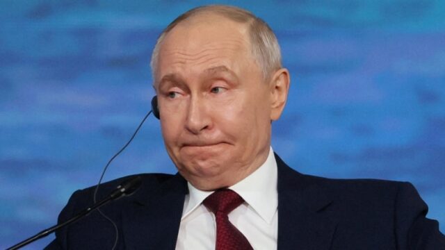 Путін відмовився від мирних переговорів, США схвалили новий пакет допомоги Україні Радіо-Свобода-weekly:-Путін-відхилив-пропозиції-Зеленського,-чим-«змарнував»-шанс-РФ