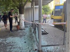 Російські дрони атакували Одесу: троє постраждалих та пошкодження інфраструктури Під удар в Одесі потрапила зупинка транспорту з людьми (фото)
