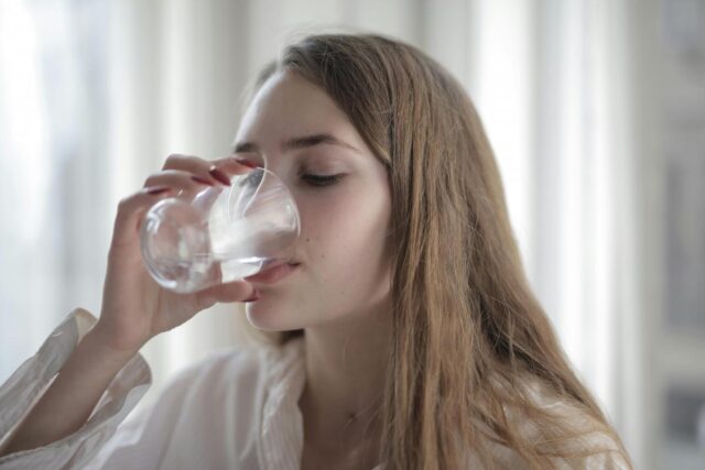 Більше 65% прісної води на Землі знаходиться в одній частині світу, але вона нас не... Більше-65%-прісної-води-на-Землі-знаходиться-в-одній-частині-світу,-але-вона-нас-не.