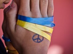 Напав через українську символіку: у Литві чоловік збив велосипедиста з ніг Напав-через-українську-символіку:-у-Литві-чоловік-збив-велосипедиста-з-ніг