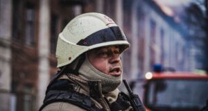 Масована атака дронів на Харківщину: п’ятеро загиблих у Чугуєві та десятки постраждалих у Харкові У Харкові зафіксували серію влучань ворожих БПЛА: що відомо про наслідки