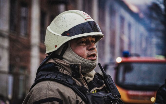 Масована атака дронів на Харківщину: п’ятеро загиблих у Чугуєві та десятки постраждалих у Харкові У Харкові зафіксували серію влучань ворожих БПЛА: що відомо про наслідки