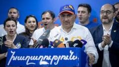 Вірменія: Партія Пашиняна лідирує на виборах, незважаючи на критику з боку Росії На-виборах-у-Вірменії-впевнено-перемагають-прихильники-ЄС,-яких-критикує-Путін