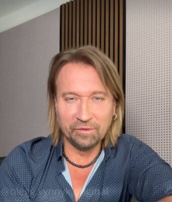Олег Винник осоромився новою витівкою: зірка загавкав посеред вулиці в Празі Олег-Винник-осоромився-новою-витівкою:-зірка-загавкав-посеред-вулиці-в Празі