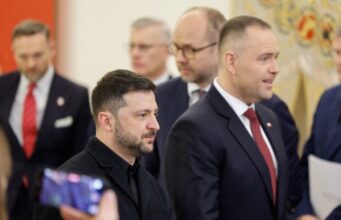 Польща розглядає можливість позбавлення Володимира Зеленського ордена Білого Орла «Коли-чубляться-українець-і-поляк,-завжди-виграє-Росія».-Чому-Зеленського-хочуть-позбавити-найвищої-нагороди-Польщі