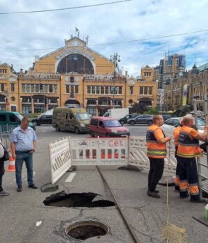 У-двох-місцях-у-Києві-асфальт-пішов-під-землю:-що-сталося