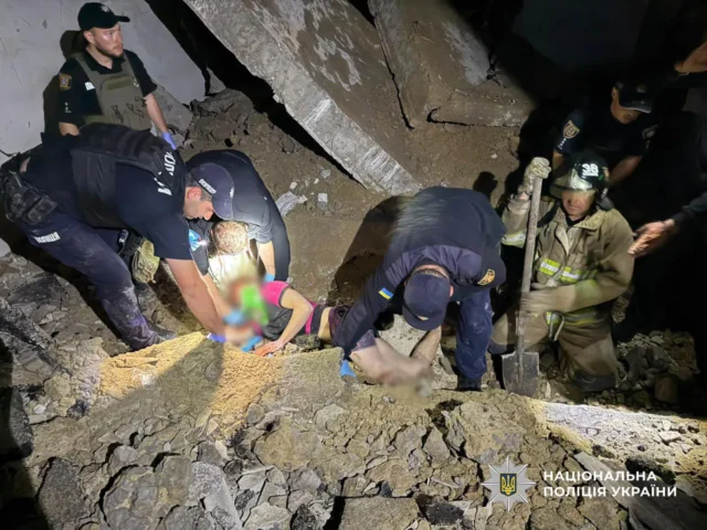 Рятувальники звільнили чоловіка, якого привалило бетонною плитою в Одеській області Рятувальники-протягом-двох-годин-звільняли-чоловіка-на-Одещині,-якого-привалило-бетонною-плитою-в-покинутій-будівлі