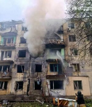 Росіяни-вдарили-по-багатоповерхівці-у-Павлограді:-багато-постраждалих Росіяни-вдарили-по-багатоповерхівці-у-Павлограді:-багато-постраждалих