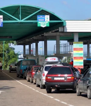 checkpoint_shehyni_medyka.webp Україна і Польща домовилися не обмежувати рух автобусів через Медику